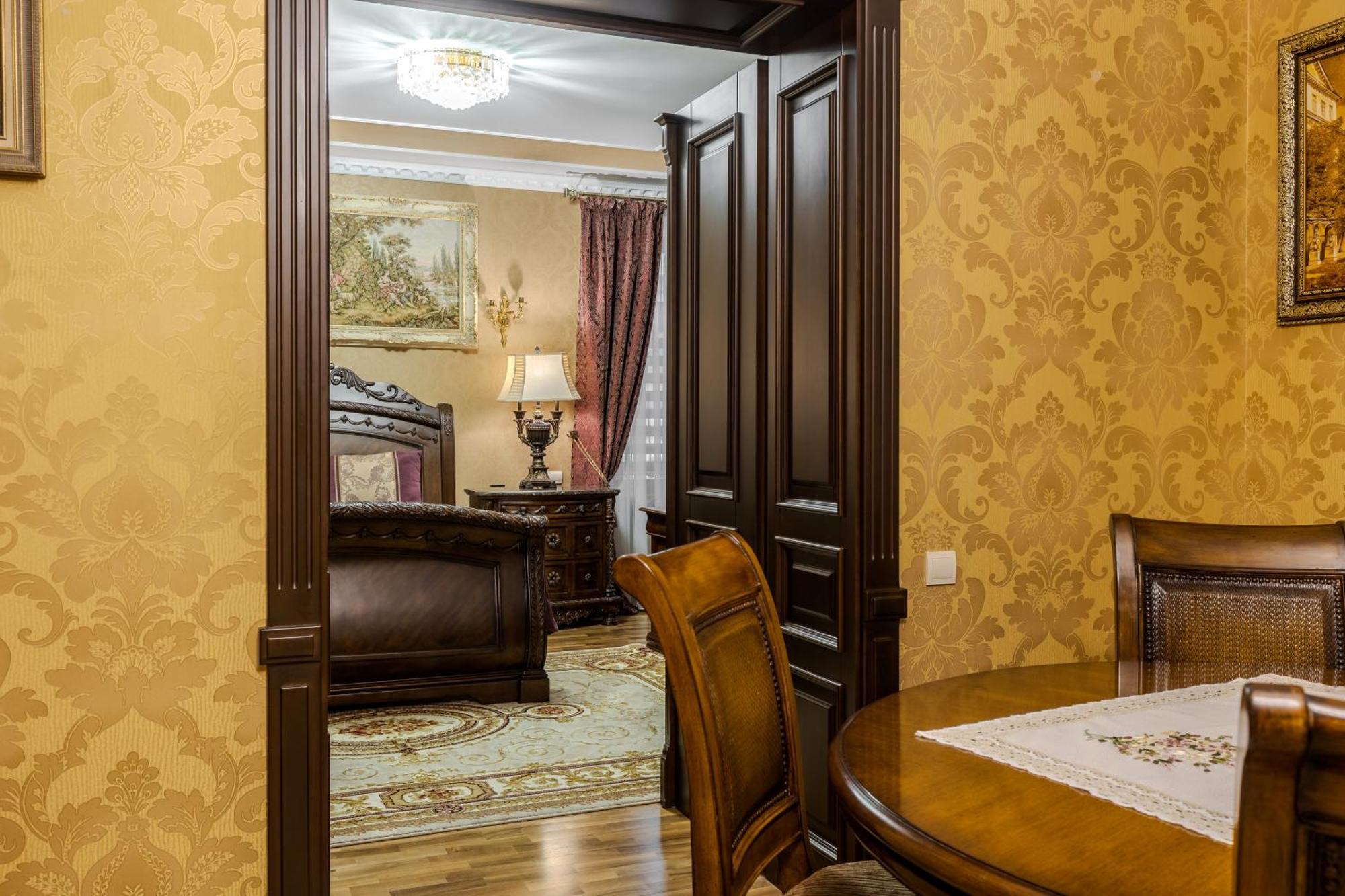 Luxury Boutique Andreevskiy Lviv Exterior photo